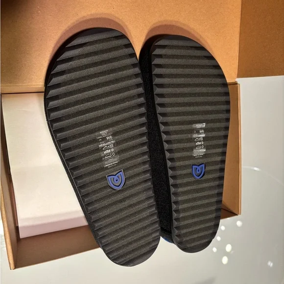 BNIB Rothy’s ReVelvet Clogs Black - Picture 8 of 8